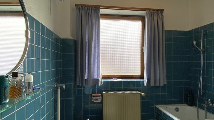 EINFAMILIENHAUS - DOPPELHAUSHÄLFTE MIT GARAGE IN GROSSROSSELN