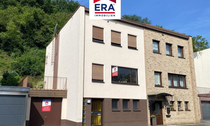EINFAMILIENHAUS - DOPPELHAUSHÄLFTE MIT GARAGE IN GROSSROSSELN