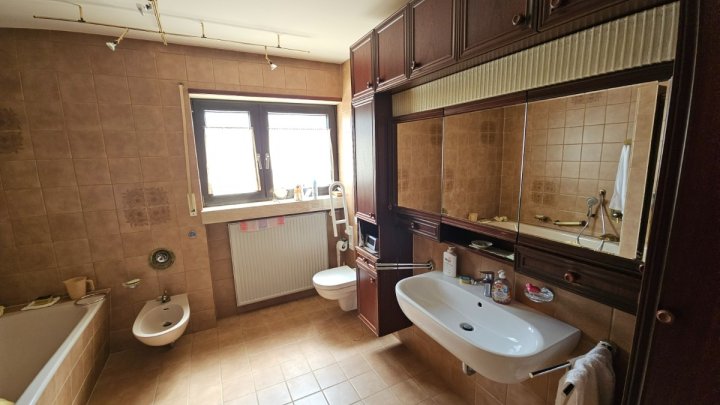 Elegantes Einfamilienhaus in Saarbrücken- Klarenthal zu verkaufen.
