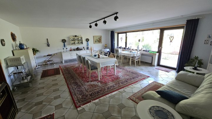 Elegantes Einfamilienhaus in Saarbrücken- Klarenthal zu verkaufen.