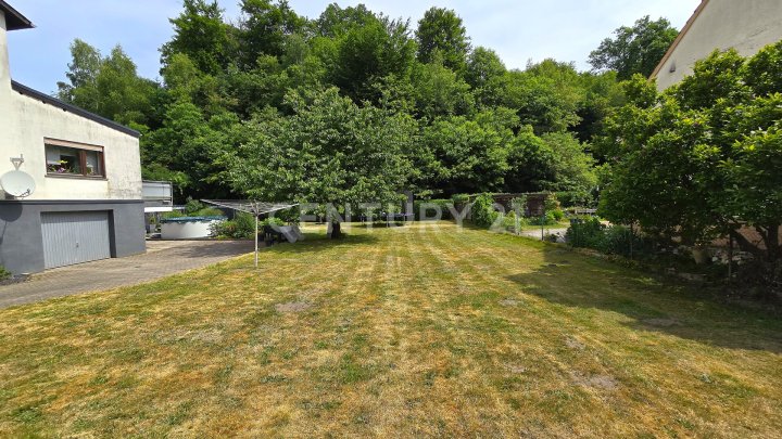 Attraktives ebenes Baugrundstück mit vielen Gestaltungsmöglichkeiten in Spiesen