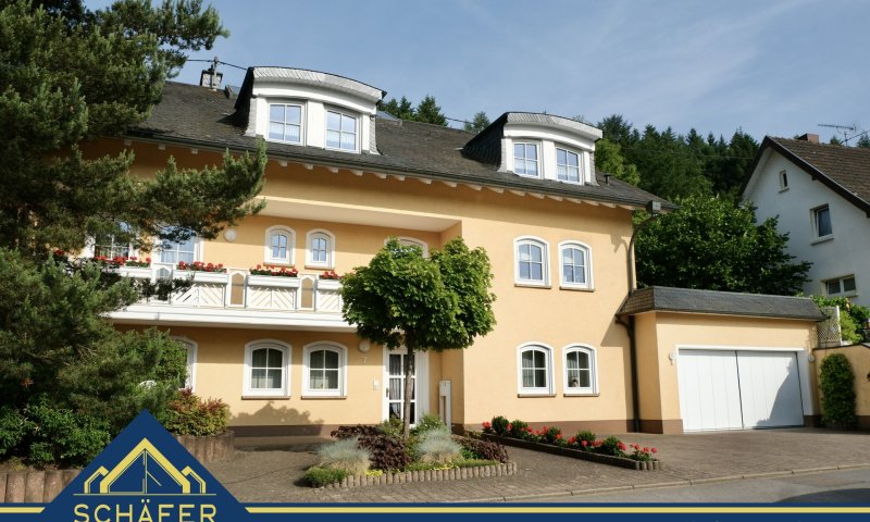 Exklusives Anwesen mit Einliegerwohnung, Garten und Schwimmhalle – Wohnen auf höchstem Niveau