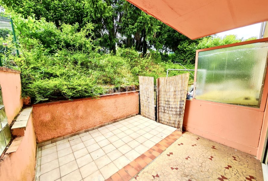 10m² Terrasse mit Blick in´s Grüne