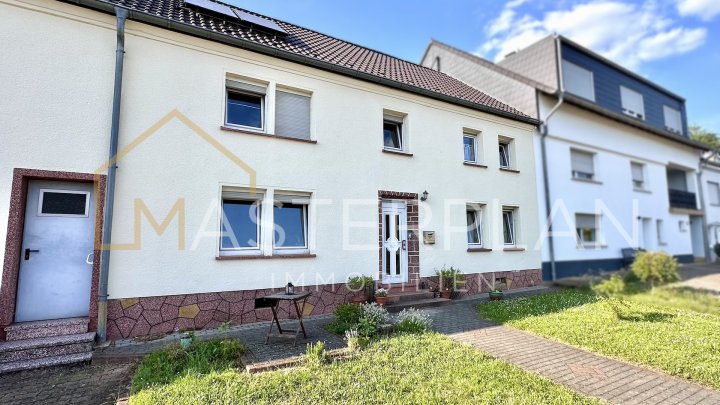 Einfamilienhaus mit Garten in Reisbach – sofort bezugsfrei