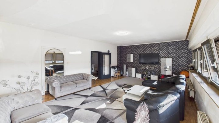 2-Familienhaus in Elversberg mit 250 m² Wohnfläche – ideal für Kapitalanleger oder Mehrgenerationen!