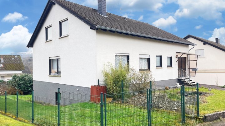 Freistehendes EFH mit Garage und großem Garten in ruhiger Lage