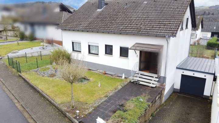 Freistehendes EFH mit Garage und großem Garten in ruhiger Lage