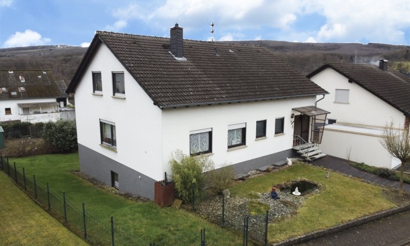Freistehendes EFH mit Garage und großem Garten in ruhiger Lage