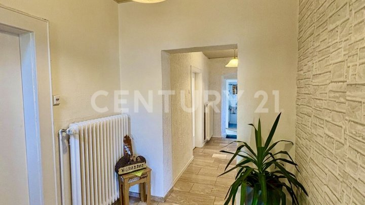 Geräumiges 1-2 Familienhaus in zentraler Lage - viel Platz für Ihre Ideen!