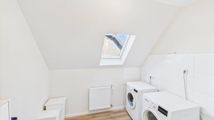 Bezugsfertiges Zweifamilienhaus mit Einliegerwohnung in Püttlingen zu verkaufen.