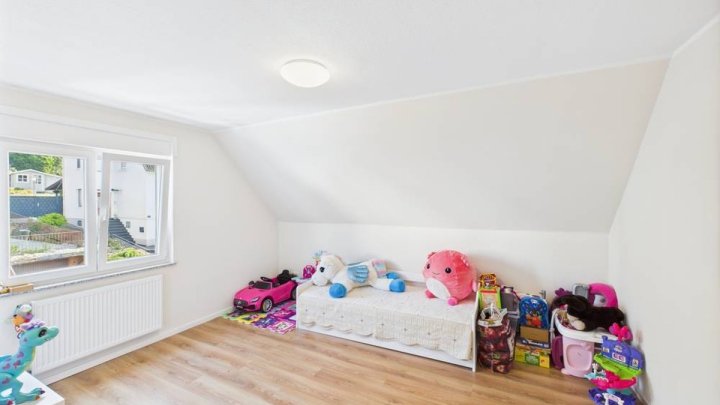 Bezugsfertiges Zweifamilienhaus mit Einliegerwohnung in Püttlingen zu verkaufen.