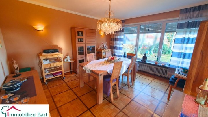 GROSSES WOHNHAUS MIT 2 BAUGRUNDSTÜCKEN IN WEISKIRCHEN!
