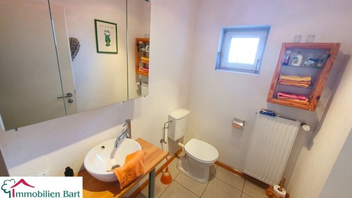 GROSSES WOHNHAUS MIT 2 BAUGRUNDSTÜCKEN IN WEISKIRCHEN!