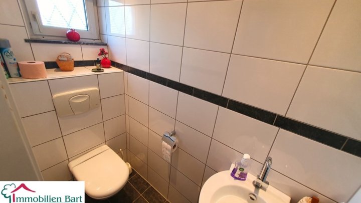 GROSSES WOHNHAUS MIT 2 BAUGRUNDSTÜCKEN IN WEISKIRCHEN!