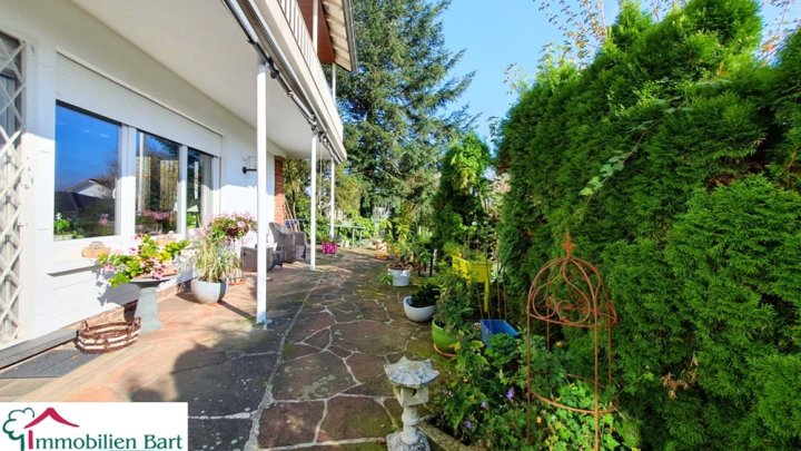 GROSSES WOHNHAUS MIT 2 BAUGRUNDSTÜCKEN IN WEISKIRCHEN!