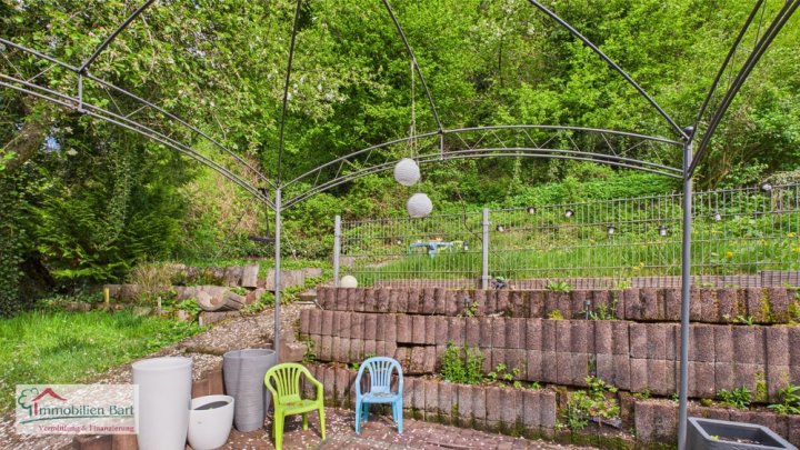 MERZIG: WOHNHAUS MIT EINLIEGERWOHNUNG IN RUHIGER WOHNLAGE!