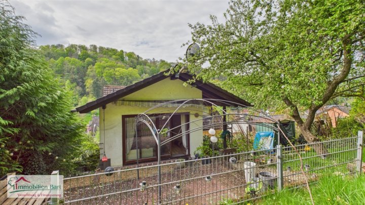 MERZIG: WOHNHAUS MIT EINLIEGERWOHNUNG IN RUHIGER WOHNLAGE!