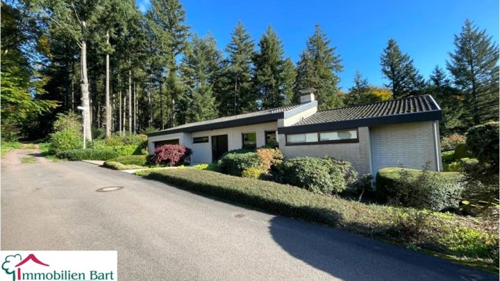 MERZIG-BESSERINGEN: GROßZÜGIGES WOHNHAUS AUF WUNDERSCHÖNEM GRUNDSTÜCK, DIREKT AM WALDRAND!