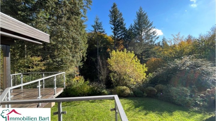 MERZIG-BESSERINGEN: GROßZÜGIGES WOHNHAUS AUF WUNDERSCHÖNEM GRUNDSTÜCK, DIREKT AM WALDRAND!