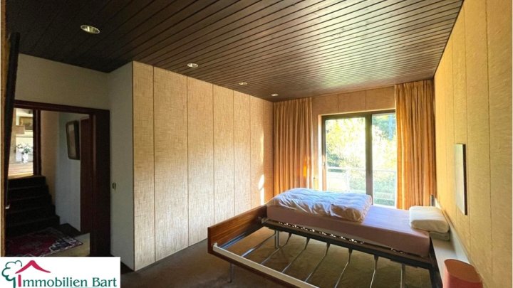 MERZIG-BESSERINGEN: GROßZÜGIGES WOHNHAUS AUF WUNDERSCHÖNEM GRUNDSTÜCK, DIREKT AM WALDRAND!
