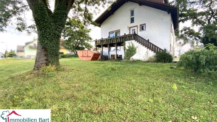 GRENZNÄHE: 14 AR BAUGRUNDSTÜCK MIT ALTBESTAND !