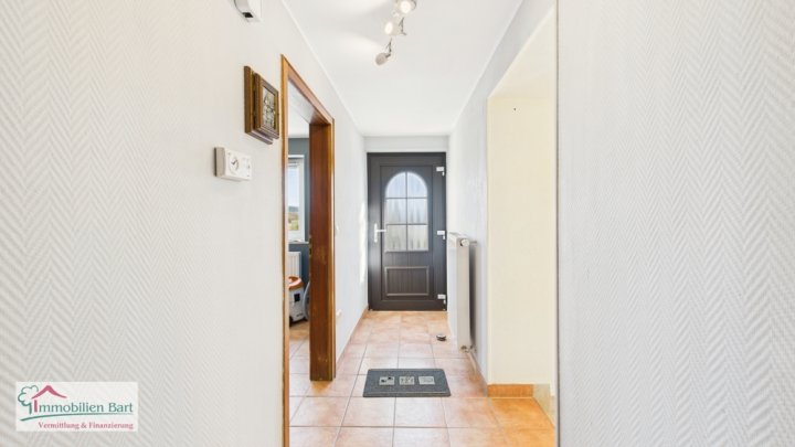TEILRENOVIERTES 216 M² WOHNHAUS MIT VIEL POTENZIAL!