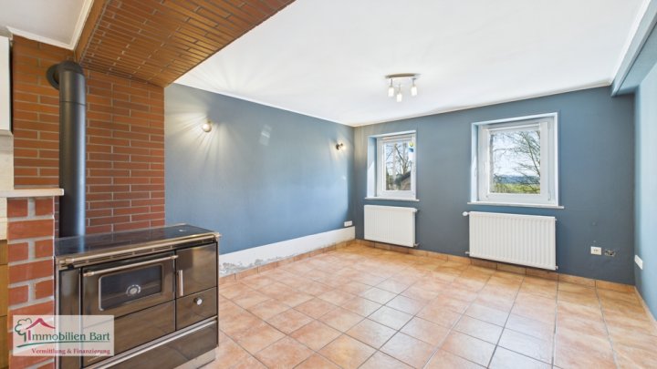 TEILRENOVIERTES 216 M² WOHNHAUS MIT VIEL POTENZIAL!