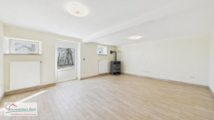 TEILRENOVIERTES 216 M² WOHNHAUS MIT VIEL POTENZIAL!