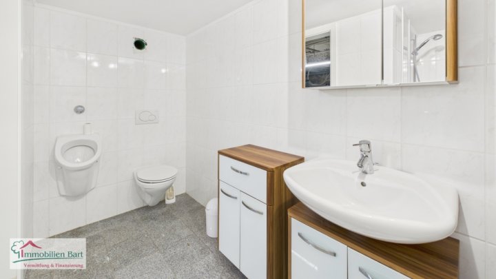 TEILRENOVIERTES 216 M² WOHNHAUS MIT VIEL POTENZIAL!