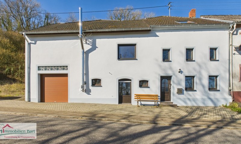 TEILRENOVIERTES 216 M² WOHNHAUS MIT VIEL POTENZIAL!