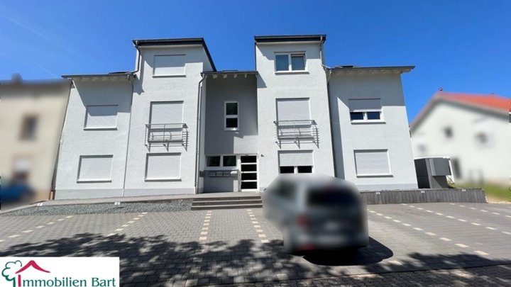 PERL-BÜSCHDORF: ATTRAKTIVE 106 M² OG-WOHNUNG / BALKON MIT SICHT INS GRÜNE!