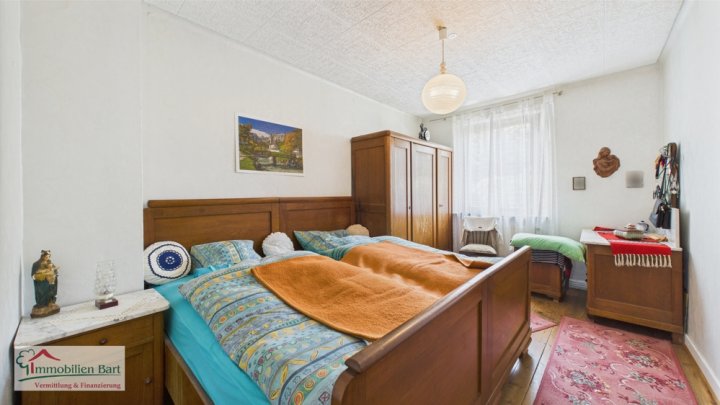 GEPFLEGTES WOHNHAUS MIT 4 SZ, 2 BÄDERN, GARTEN U. GARAGE IN TOP LAGE!