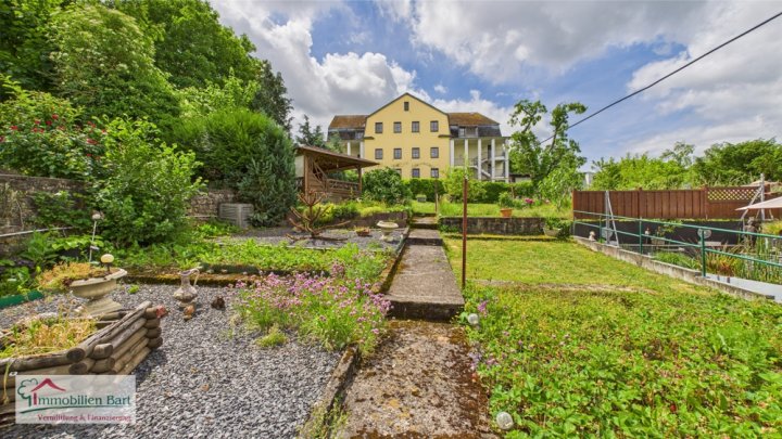 GEPFLEGTES WOHNHAUS MIT 4 SZ, 2 BÄDERN, GARTEN U. GARAGE IN TOP LAGE!