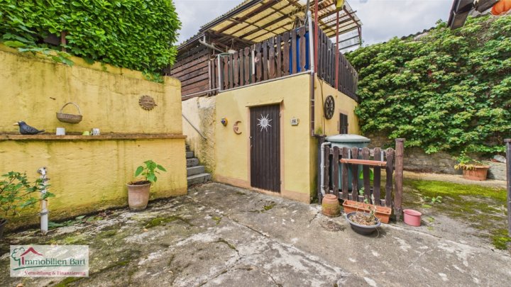 GEPFLEGTES WOHNHAUS MIT 4 SZ, 2 BÄDERN, GARTEN U. GARAGE IN TOP LAGE!