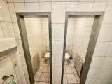 grosszügiges Kunden WC