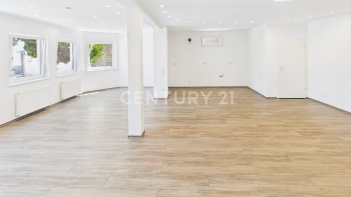 Urbanes Wohnen mit Loft-Charakter – stilvolle Wohnung mit großer Terrasse in Neunkirchen