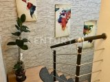 Treppenaufgang der oberen Wohnung