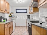 grosszügige Küche in der unteren Wohnung
