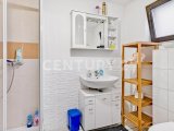 Badezimmer in der unteren Wohnung