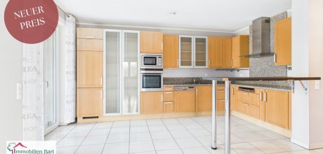 Küche mit Zugang zum Balkon 