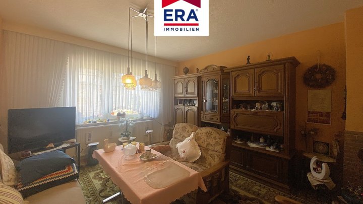 EIN,- BIS ZWEIFAMILIENHAUS, MEHRGENERATIONENHAUS, RUHIGE NEBENSTRASSE, IN RIEGELSBERG