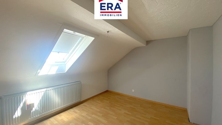EIN,- BIS ZWEIFAMILIENHAUS, MEHRGENERATIONENHAUS, RUHIGE NEBENSTRASSE, IN RIEGELSBERG