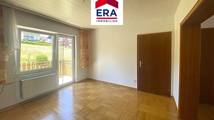 EIN,- BIS ZWEIFAMILIENHAUS, MEHRGENERATIONENHAUS, RUHIGE NEBENSTRASSE, IN RIEGELSBERG