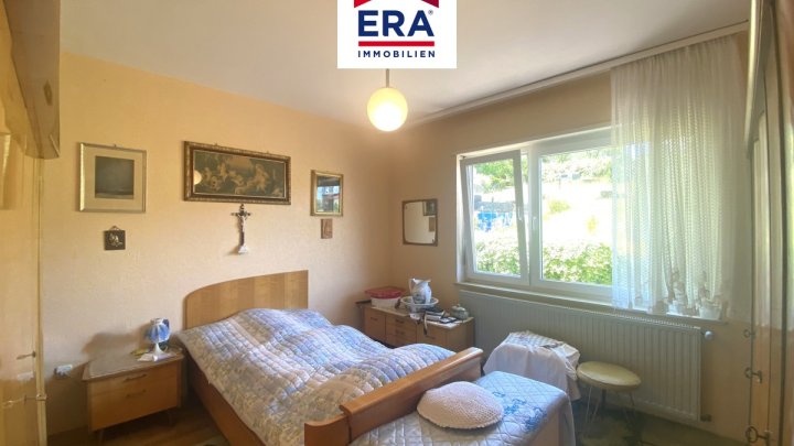 EIN,- BIS ZWEIFAMILIENHAUS, MEHRGENERATIONENHAUS, RUHIGE NEBENSTRASSE, IN RIEGELSBERG
