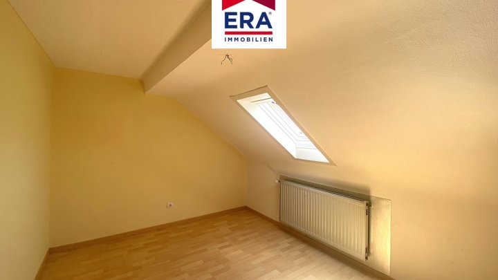 EIN,- BIS ZWEIFAMILIENHAUS, MEHRGENERATIONENHAUS, RUHIGE NEBENSTRASSE, IN RIEGELSBERG