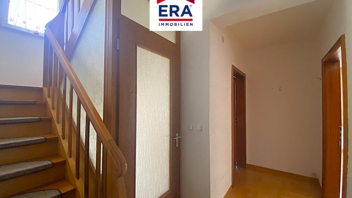 EIN,- BIS ZWEIFAMILIENHAUS, MEHRGENERATIONENHAUS, RUHIGE NEBENSTRASSE, IN RIEGELSBERG