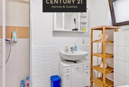 Badezimmer in der unteren Wohnung