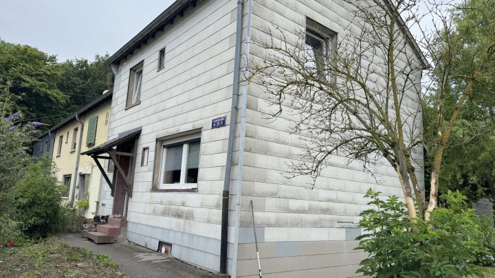 Kleines gemütliches teilsaniertes Reihenendhaus mit schönem Garten in ruhiger Lage