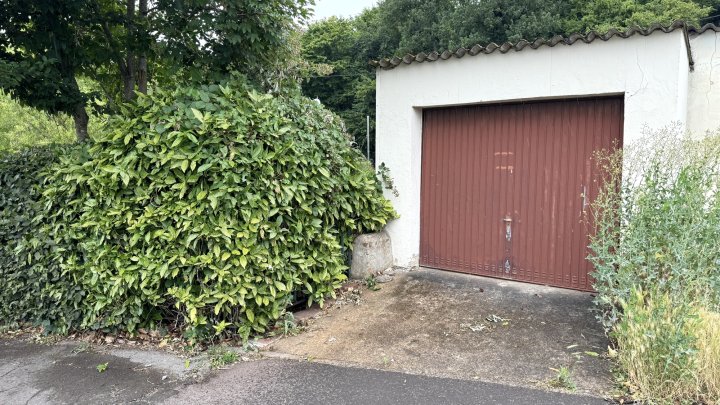 Kleines gemütliches teilsaniertes Reihenendhaus mit schönem Garten in ruhiger Lage