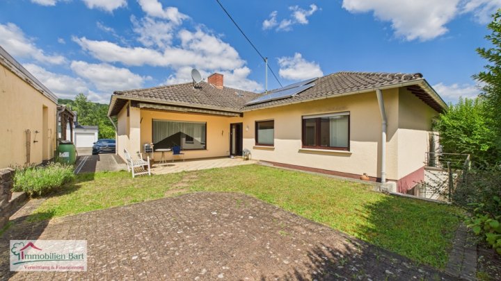 RUHE UND RAUM IN METTLACH - BARRIEREFREIER BUNGALOW MIT SOLARANLAGE IN TOLLER LAGE